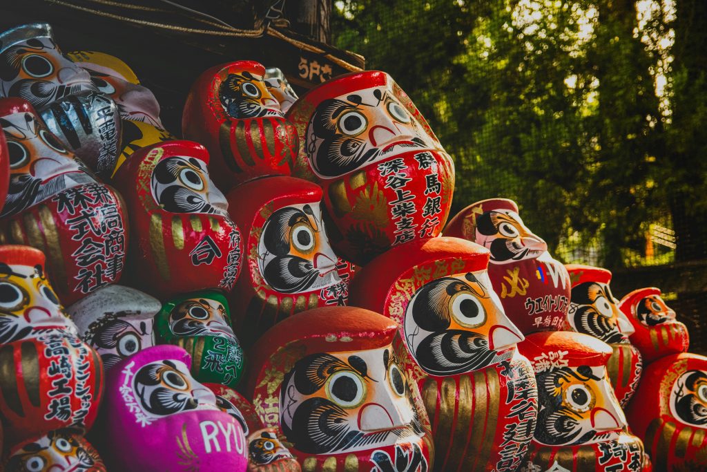 ดารุมะ ตุ๊กตาดารุมะ daruma だるま darumadoll เครื่องรางญี่ปุ่น วัฒนธรรมญี่ปุ่นวาเซดะ ท่องเที่ยวญี่ปุ่นวาเซดะ